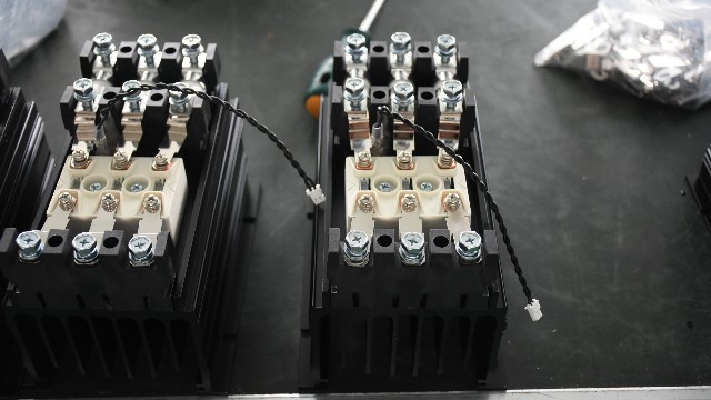 电力调节器三相电压输出不平衡的原因是什么