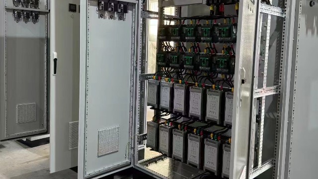 是正常反馈还是故障前兆？解码可控硅控制器的闪烁密语