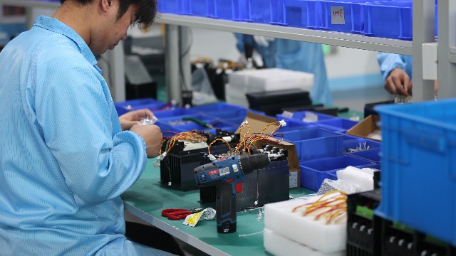 电力调整器输出电压老跳？别急着叫维修，先看看这几点